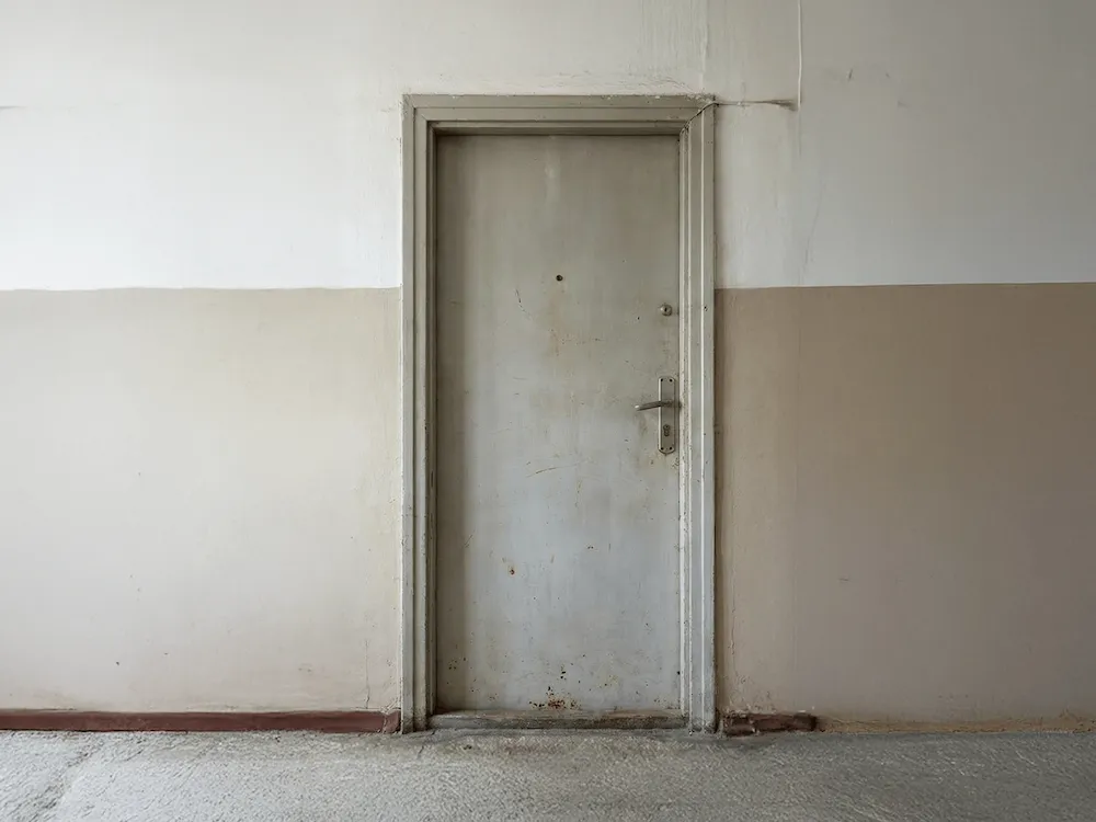 施工前の玄関ドア